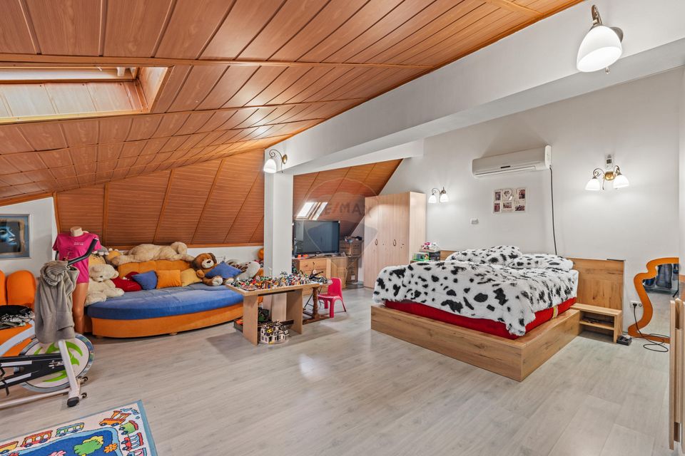 Casă / Vilă cu 6 camere de vânzare - Oraselul Copiilor