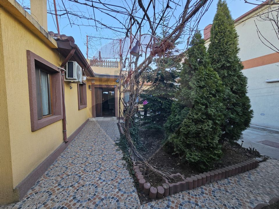 Casă / Vilă cu 4 camere de vânzare în zona strada Soveja