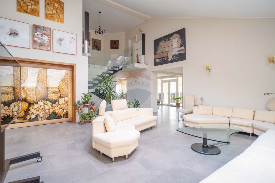 Casă / Vilă cu 10 camere, de vânzare. Todireni, Botoșani.