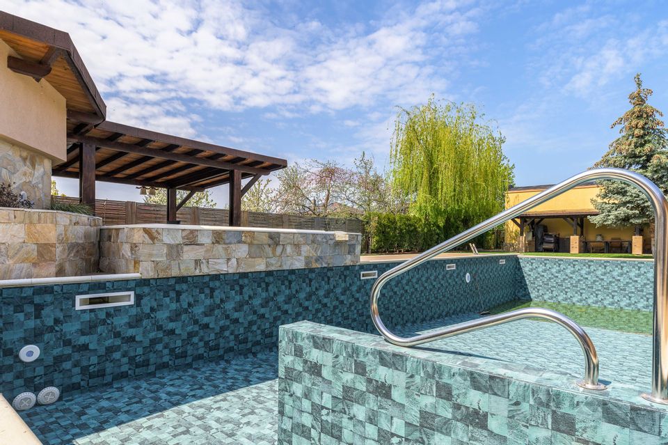 Oferta de sarbatori, discount 10% - Vilă cu parc, piscină și foișor