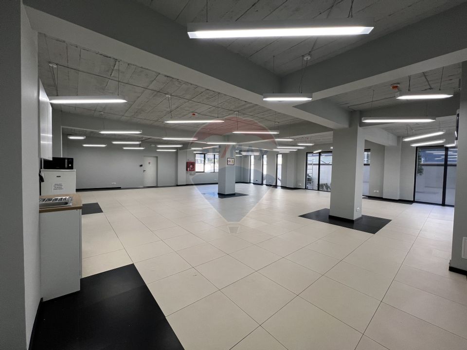 Spațiu comercial modern de închiriat / 2 locuri de parcare