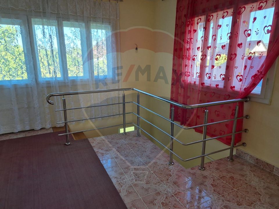 Casă / Vilă cu 6 camere de vânzare