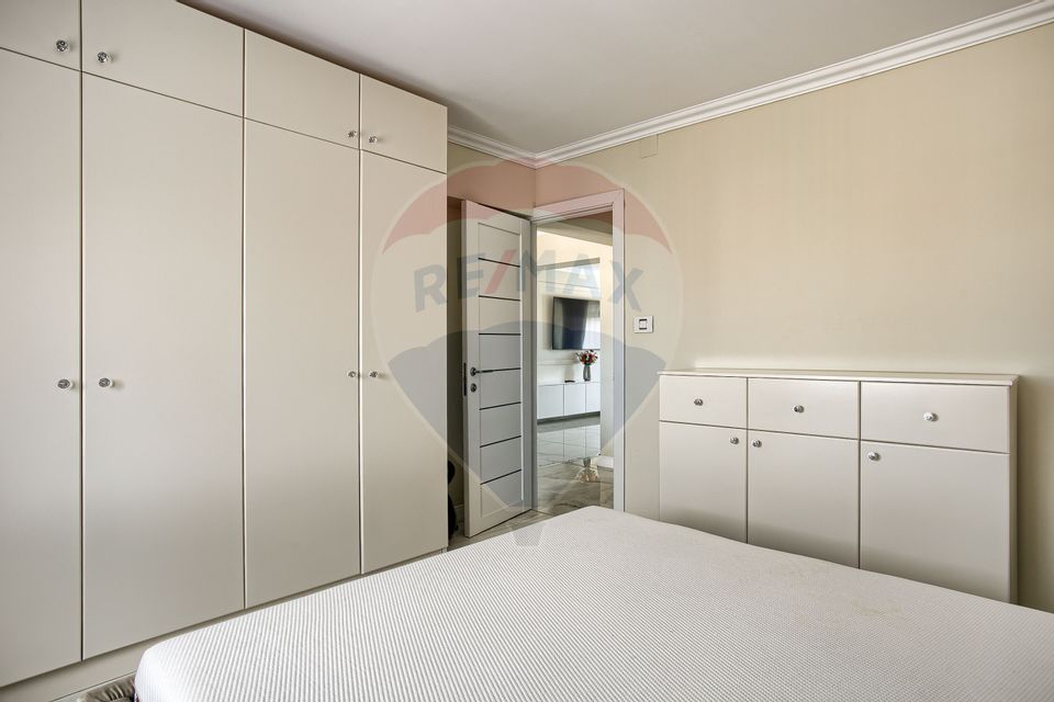 Apartament spectaculos de vanzare:  4 camere, 2 băi, zona Vlaicu