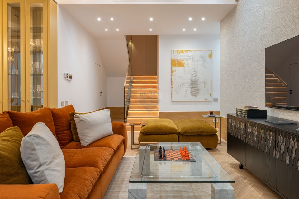 Vila cu 4,5,6  camere de vanzare in Marina Snagov