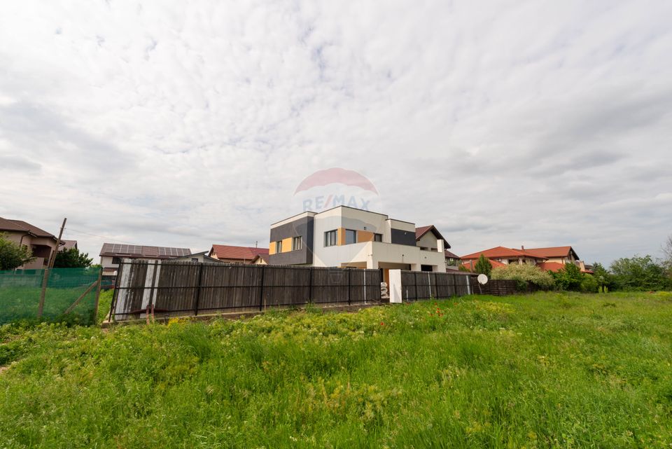 House - Villa 4 rooms in Pantelimon Magic Lake, Cernica forest