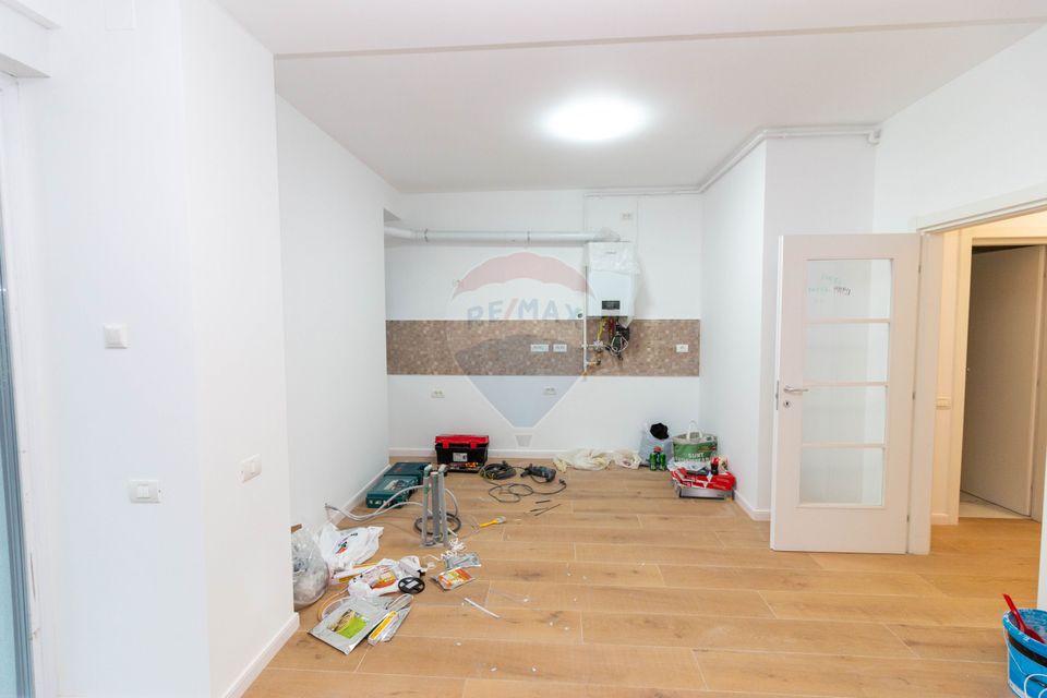 Apartament nou de 3 camere Nemobilat de inchiriat in zona Aviatiei