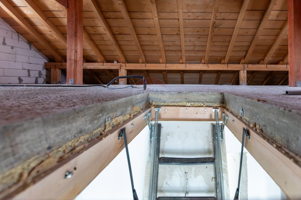 Casă / Vilă cu 4 camere de vânzare în Cartier - Gheraiesti