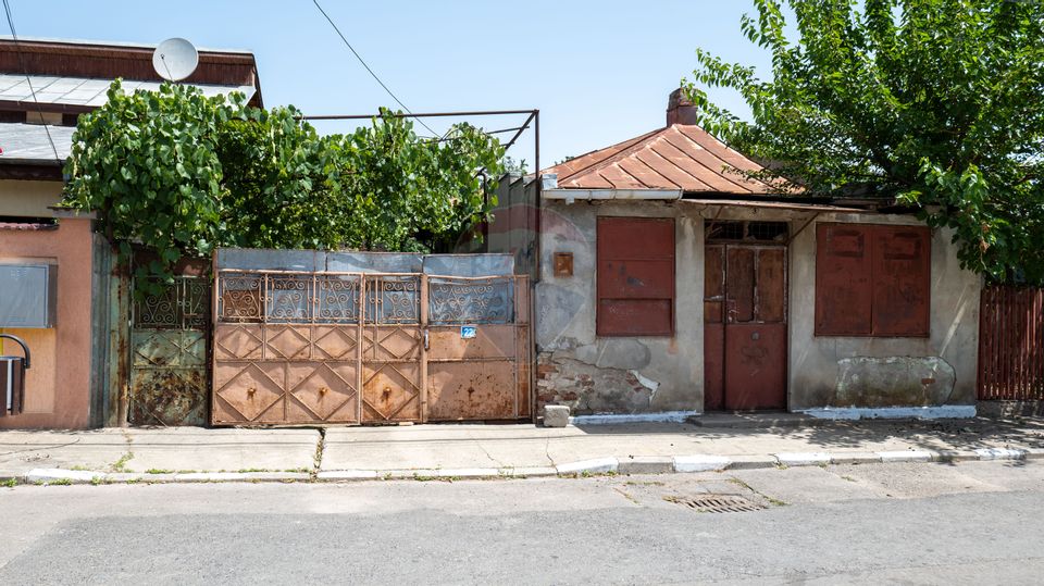 Vanzare casa demolabila si teren in Pantelimon, 150 m de Primarie