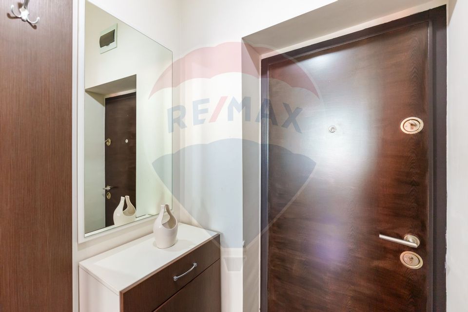 Apartament modern 2 camere + curte de închiriat Ultracentral