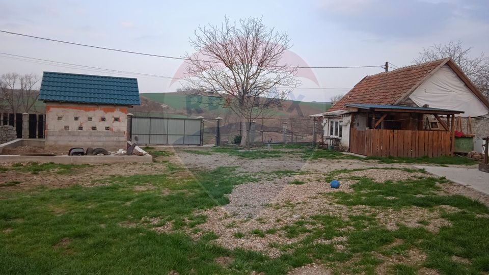 Teren 1411 mp si  casa in Localitatea   Cetariu , Bihor