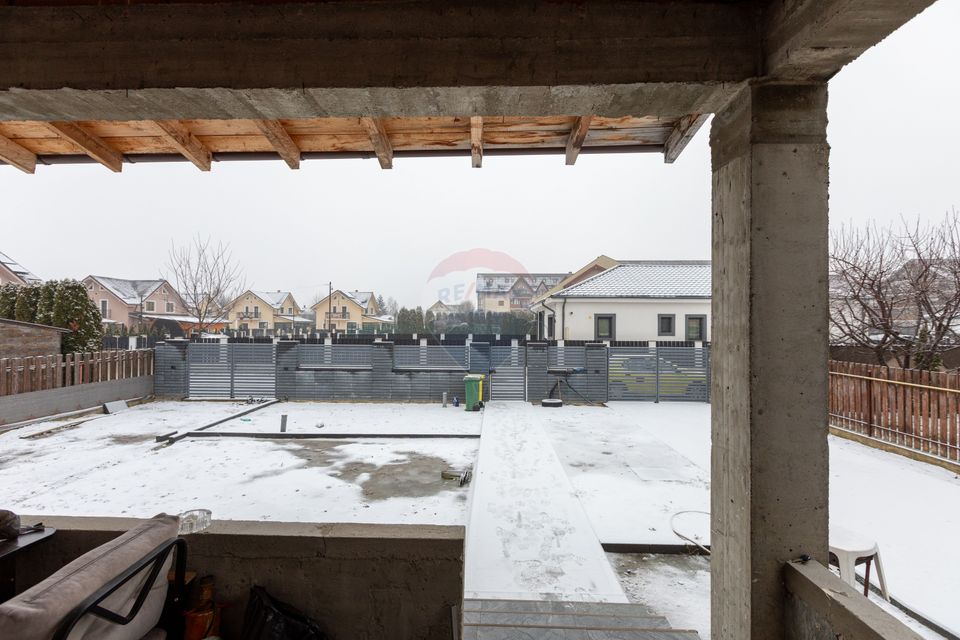 Casă / Vilă cu 4 camere de vânzare în Cartier - Gheraiesti