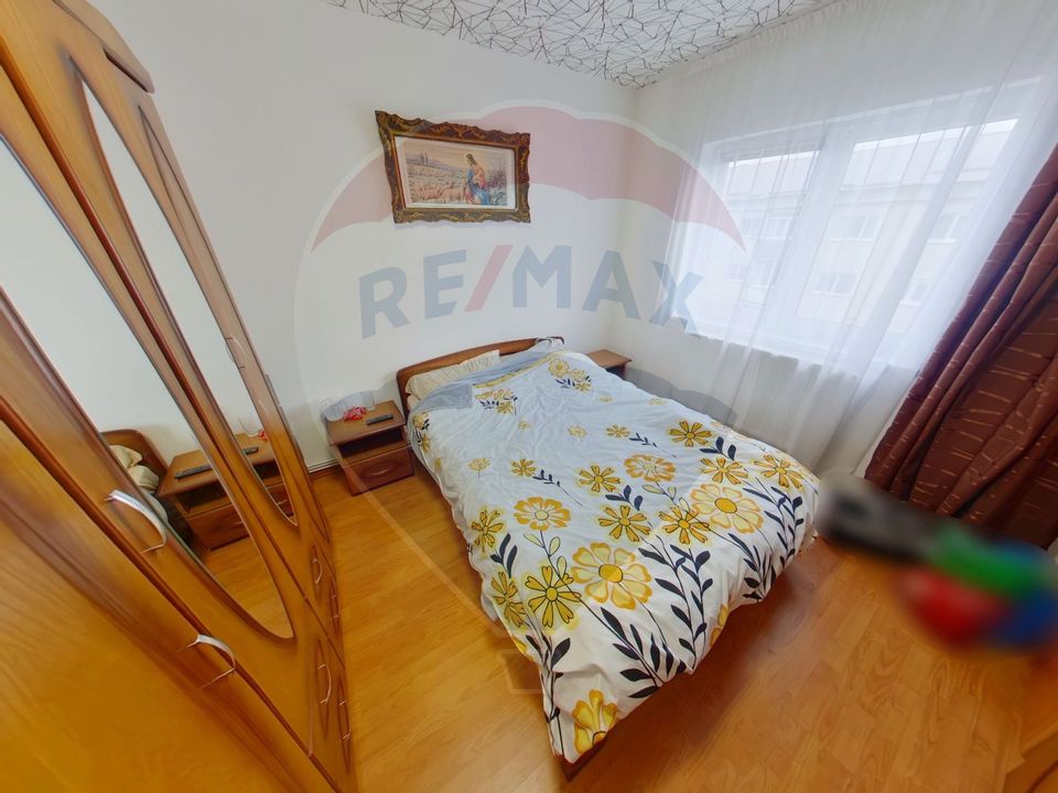 Apartament cu 3 camere de vânzare în zona Est