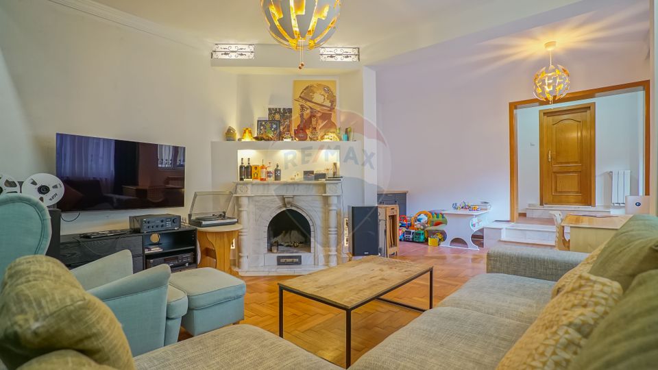 7 room House / Villa for sale, Brasovul Vechi area