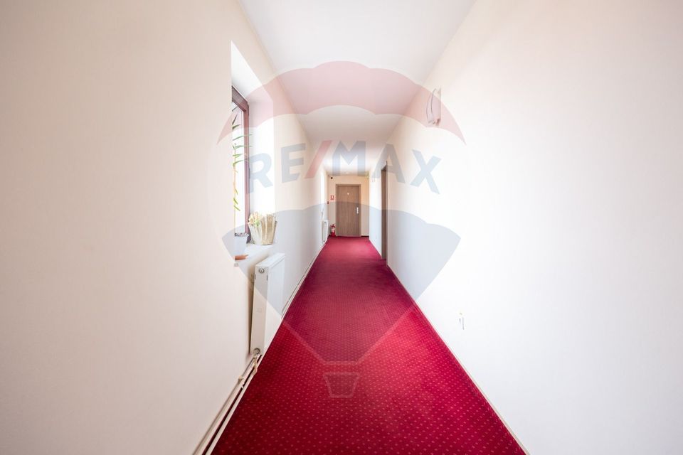 Pensiune cu restaurant și spații comerciale, central Râșnov