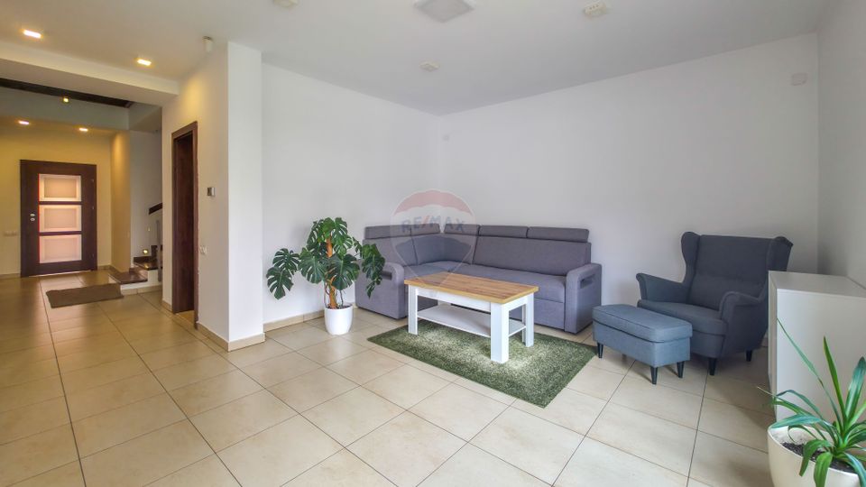 Casa cu 5 camere de inchiriat Gheorgheni, Garaj, Teren 400mp