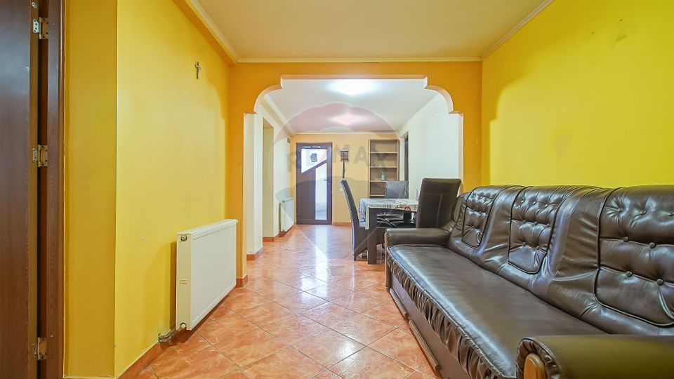 Casă cu 6 camere de vânzare în Azuga, Comision 0%!