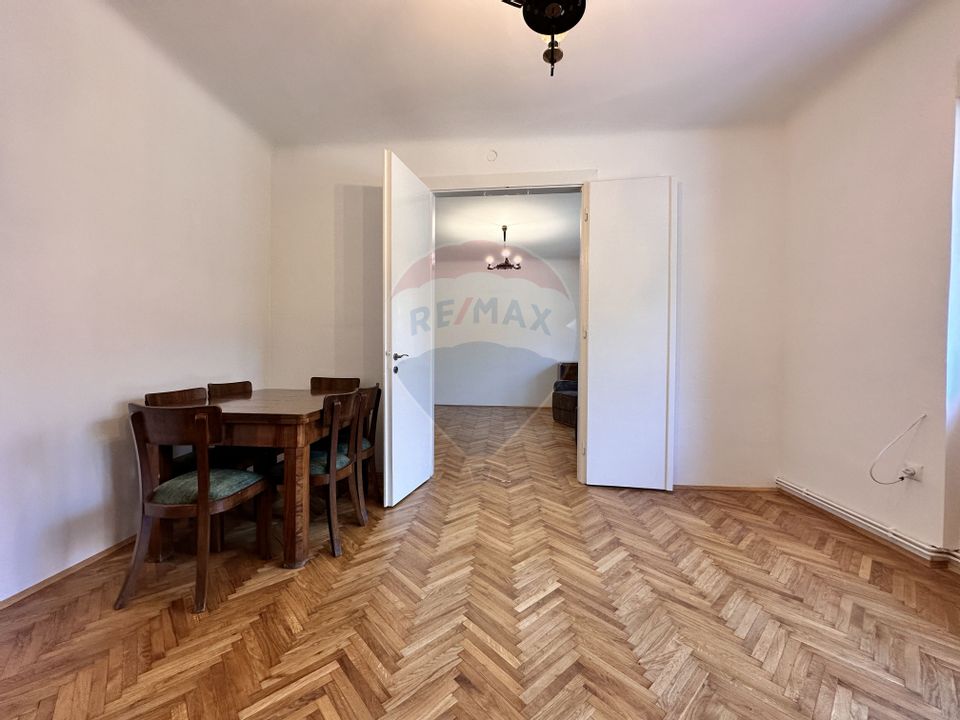 Apartament Ultracentral, se mobileaza nou, acces la curte. 60mp.