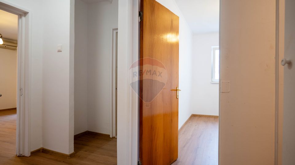 Vanzare apartament 3 camere-renovat, luminos si spatios, zona Iancului