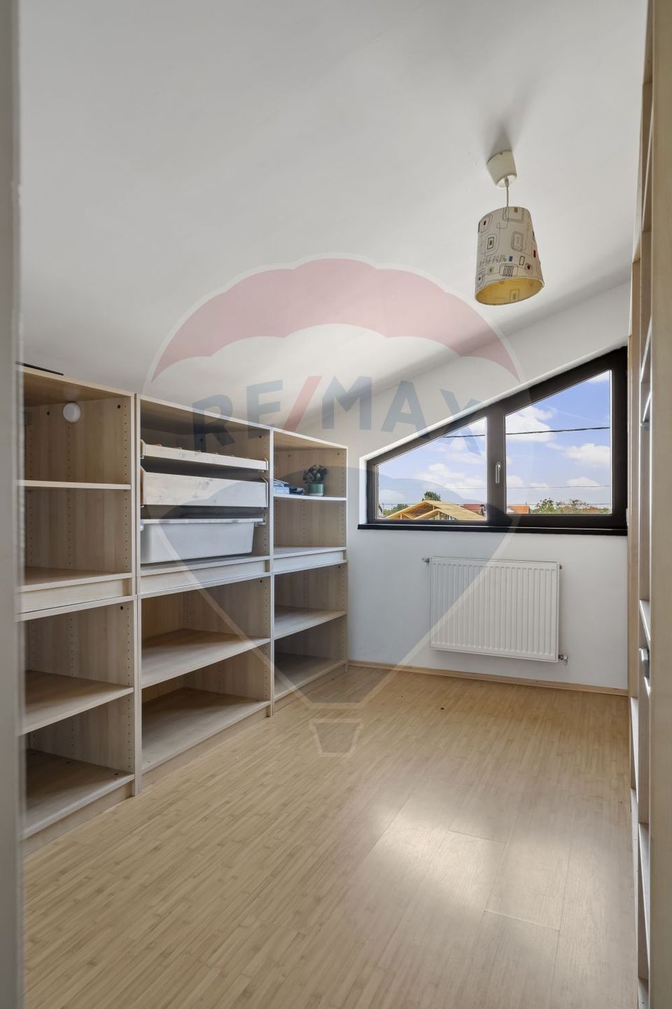 Casa individuala spatioasa cu 6 camere, cu gradina de 572 mp in Gulia