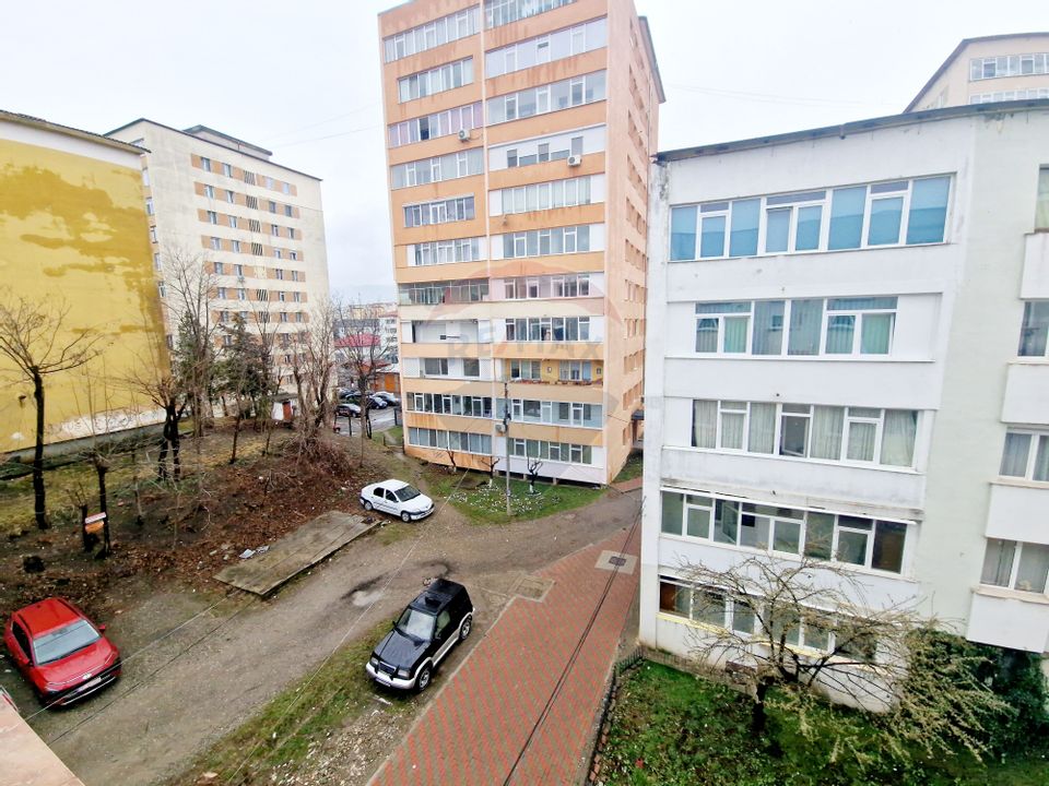Apartament cu 3 camere de vânzare în zona Darmanesti