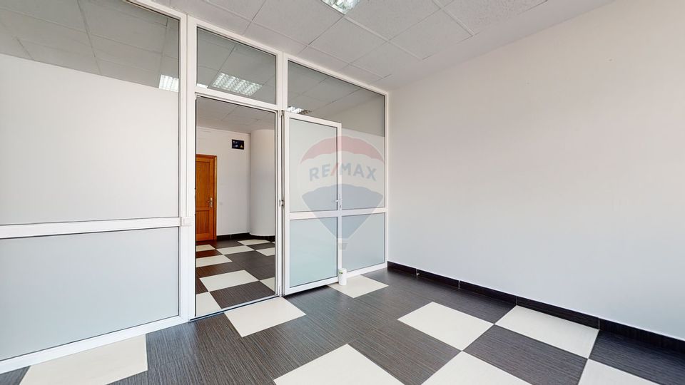 121sq.m Office Space for rent, Central area