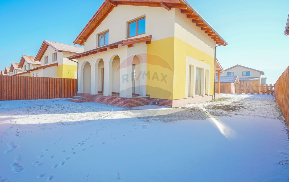 REZERVATA! Vilă nouă, cu 4 camere si teren de 500mp, în Cristian