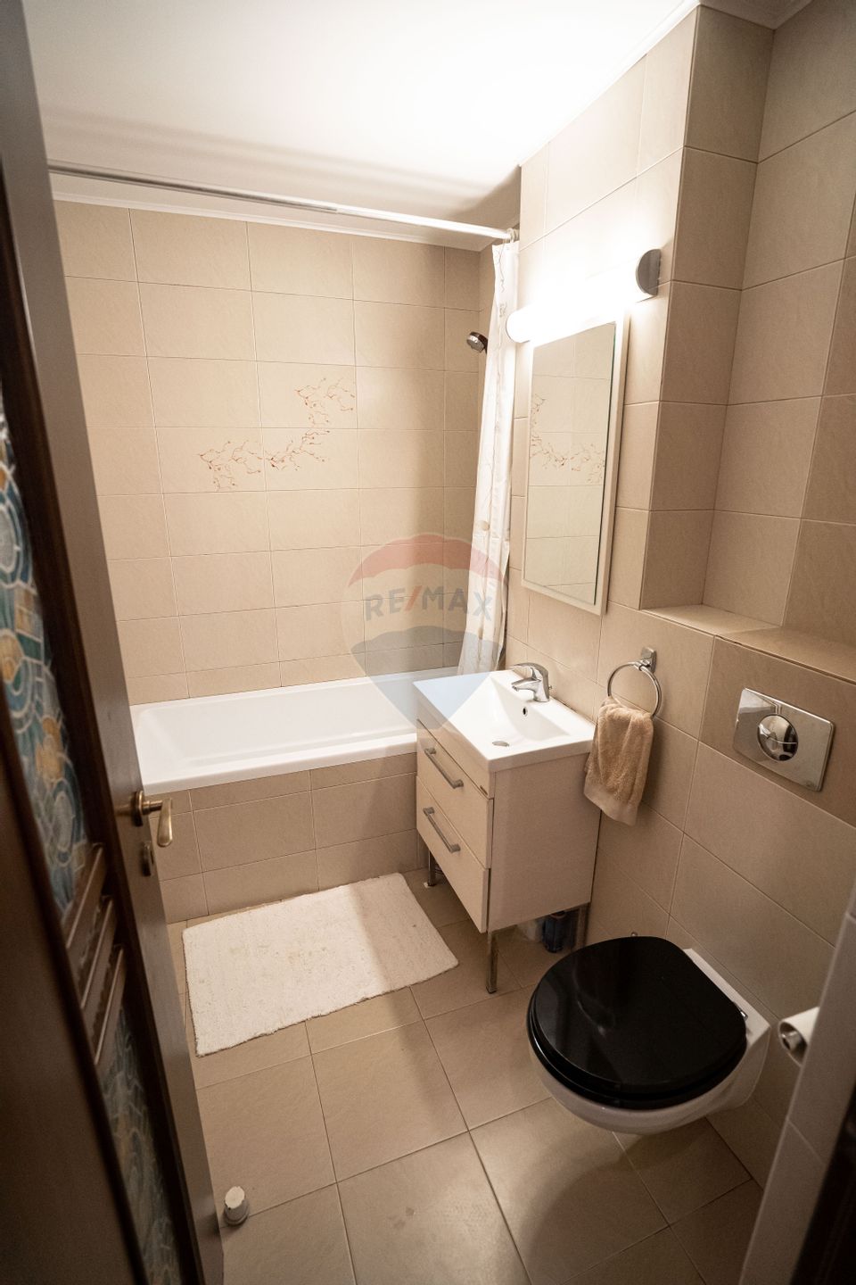 Apartament cu 3 camere de vânzare în zona Obcini