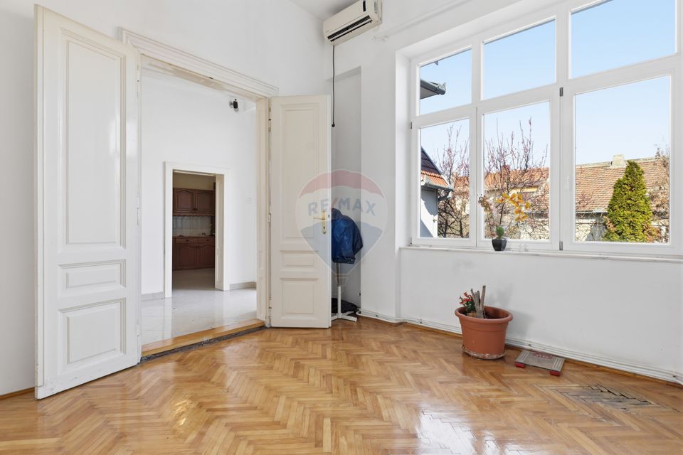 4 room Apartment for sale, Central area