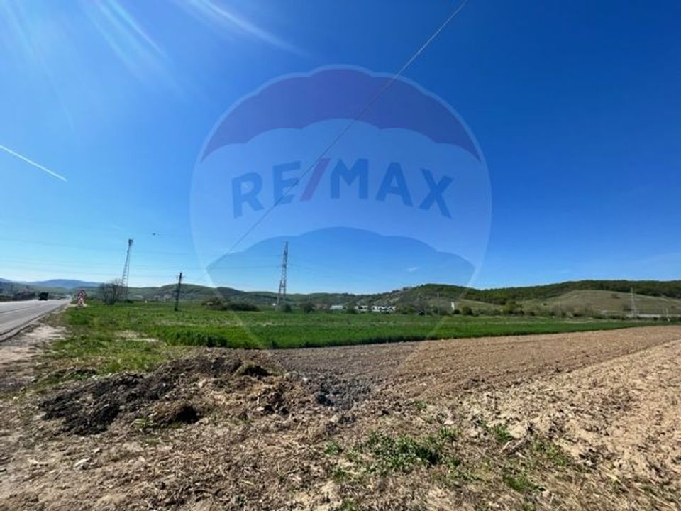 Land 1,600sqm Cristian / None
