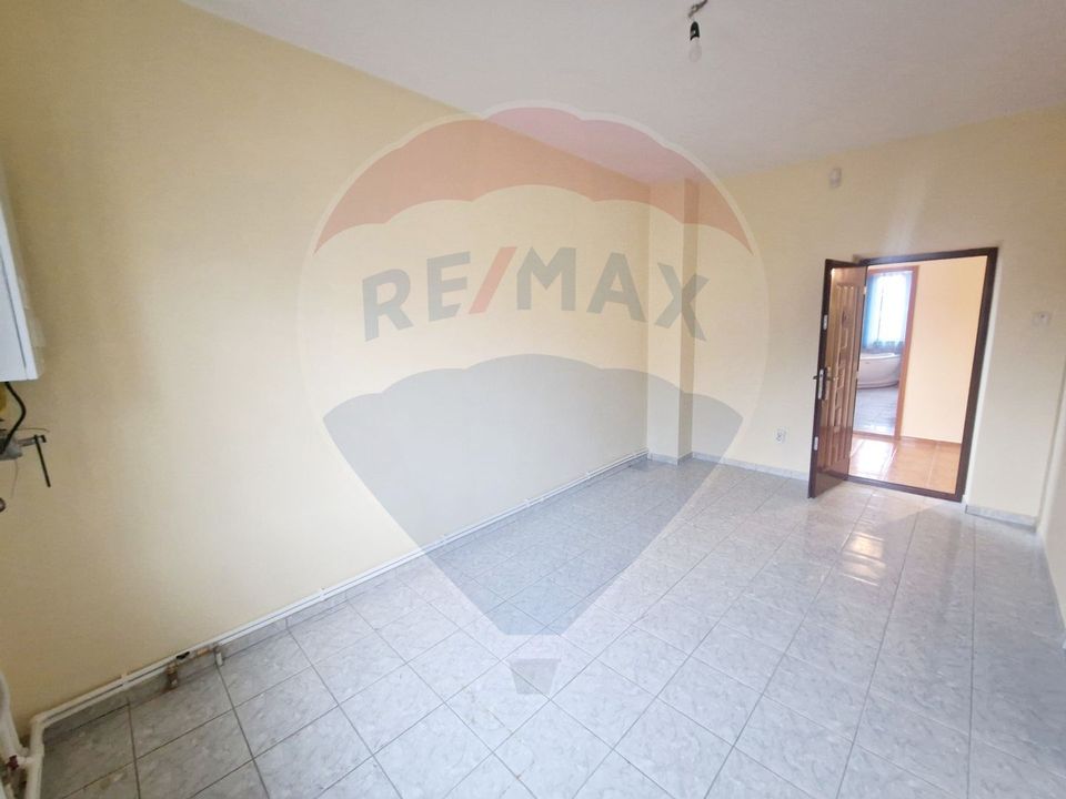 8 room House / Villa for rent, 1 Mai area