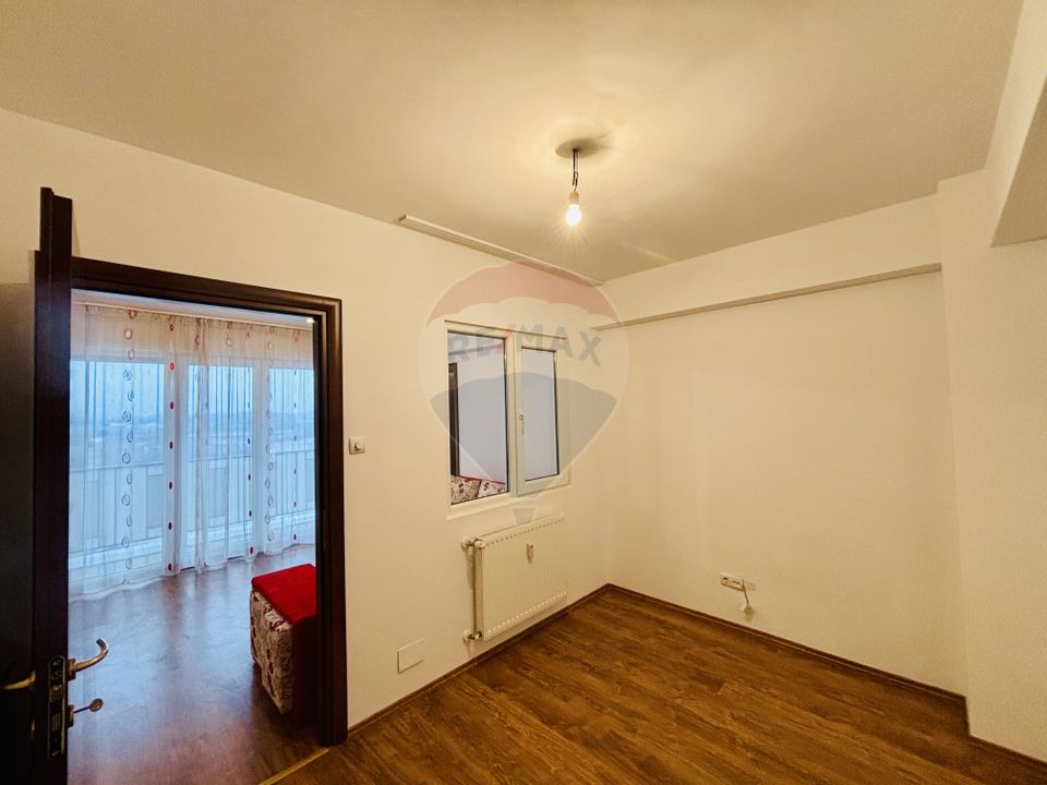 Apartament cu 3 camere de închiriat în zona Nufarul
