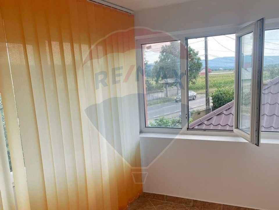 Casă / Vilă cu 6 camere de vânzare Leontinesti - Bacau