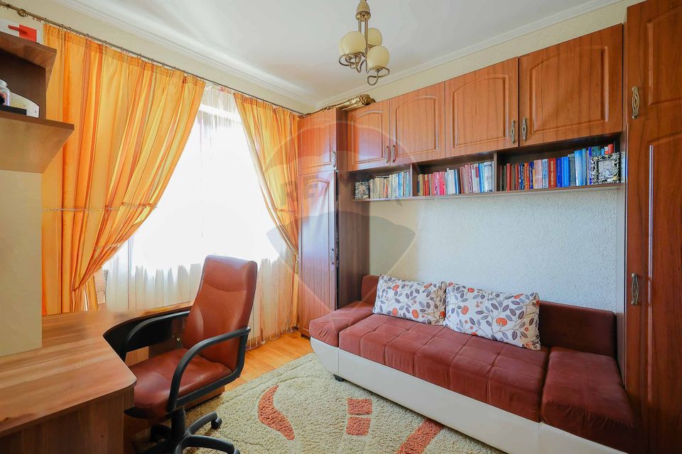 De vânzare vilă cu 7 camere, drum privat, în zona de Dealuri