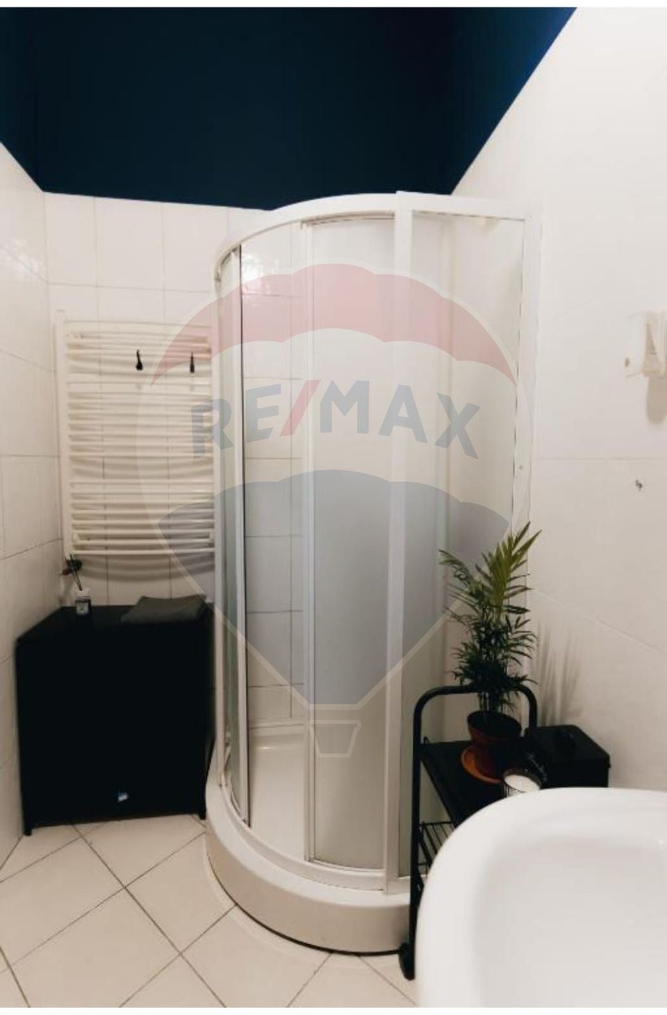 Apartament 2 camere, de închiriat, loc de parcare inclus - Centru