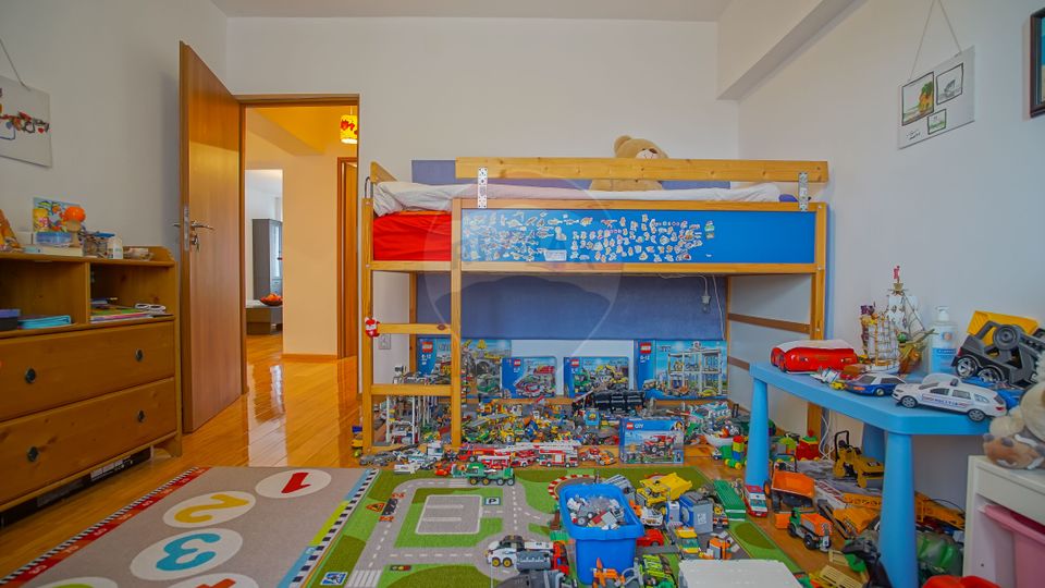 Apartament cu 4 camere, Centrul Civic