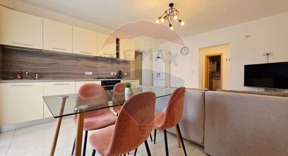 Apartament cu 3 camere si loc de parcare de inchiriat zona AFI