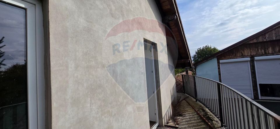 Casă la gri P+M cu anexă – oportunitate unică în Chișineu-Criș!