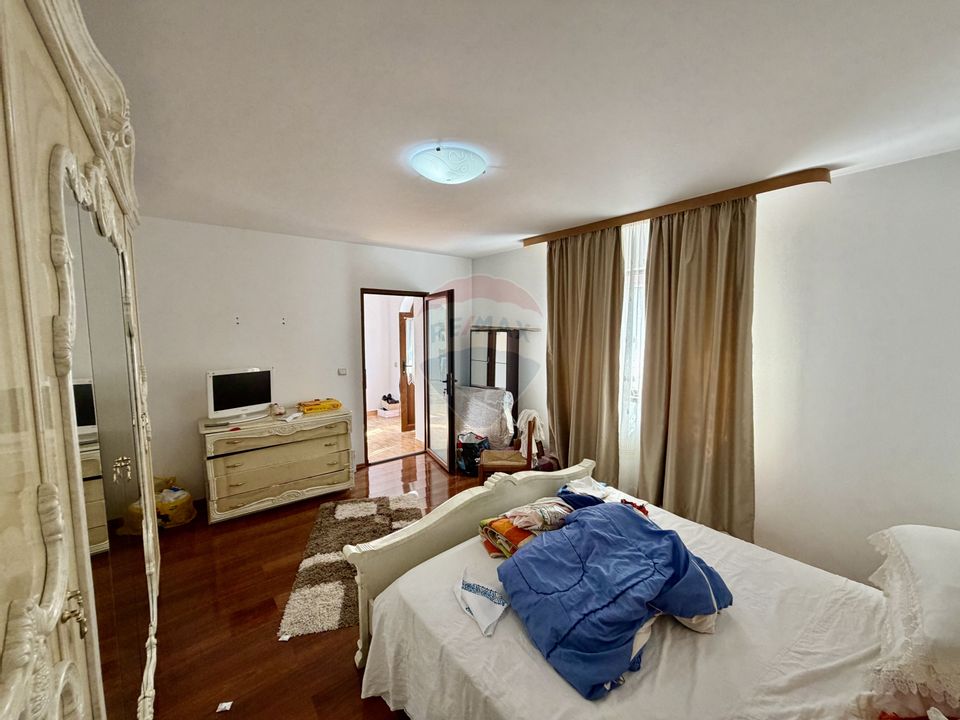 Casă / Vilă cu 4 camere de vânzare