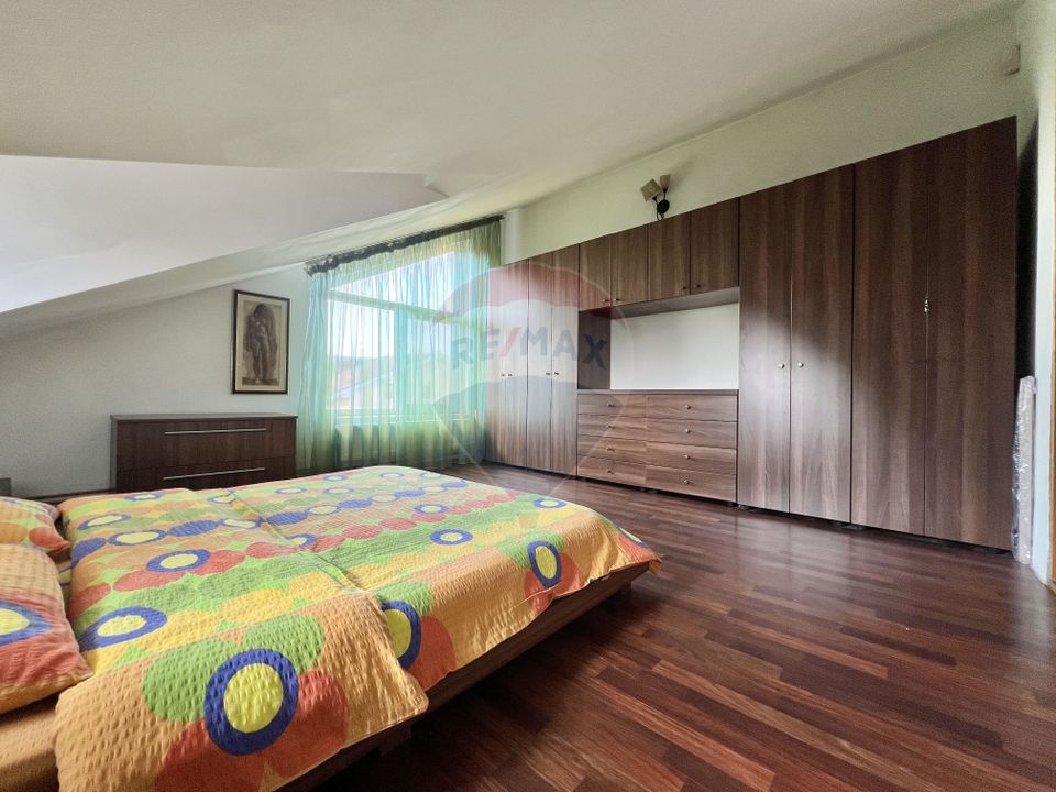 8 room House / Villa for sale