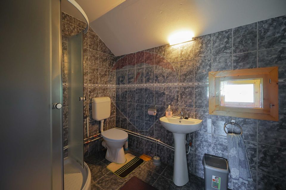 De vânzare Casǎ de Vacanțǎ cu 3 camere, teren 1146 mp, Budureasa