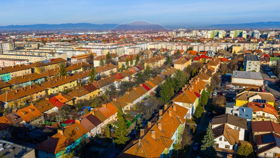 Casă "insiruita" 3 camere D+P+1+ pod/  str Forjei  - Brasov