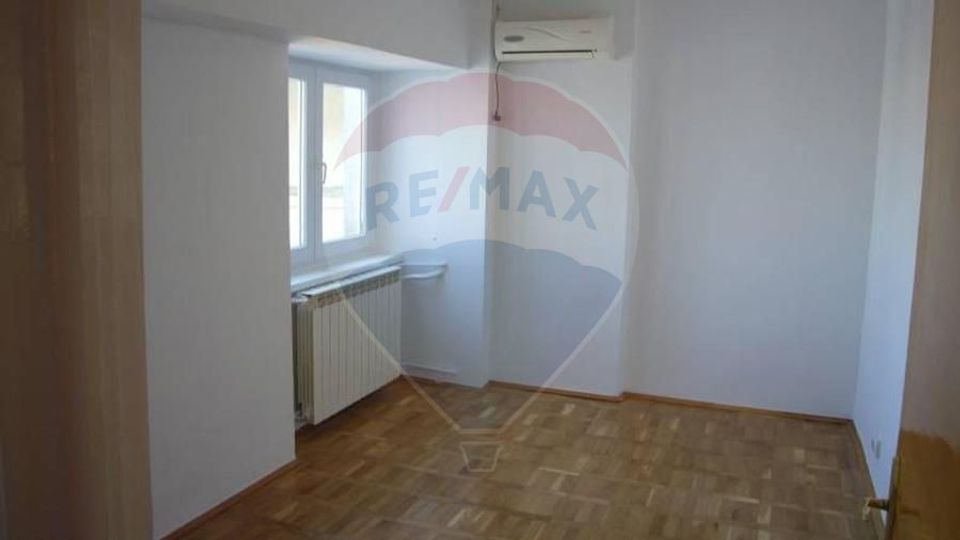 INCHIRIERE/Apartament spațios cu 4 camere – Bd. Unirii nr. 76