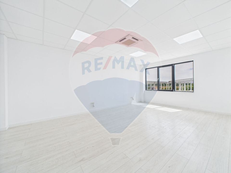 Modern industrial space hall for rent