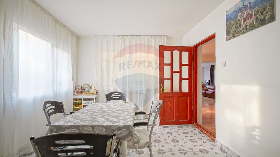 Casă cu 6 camere de vânzare în Râșnov, teren 1.100 mp, zona Glăjărie