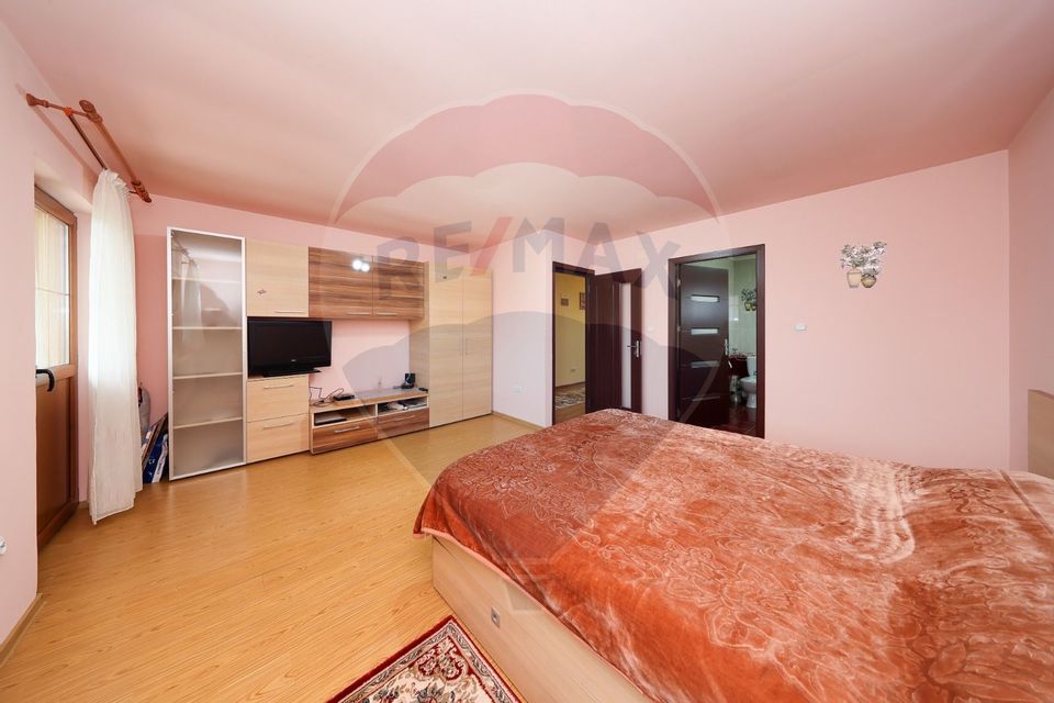 Casă 4 camere, mobilata si utilata, 2 389 m². teren, Sanpetru!