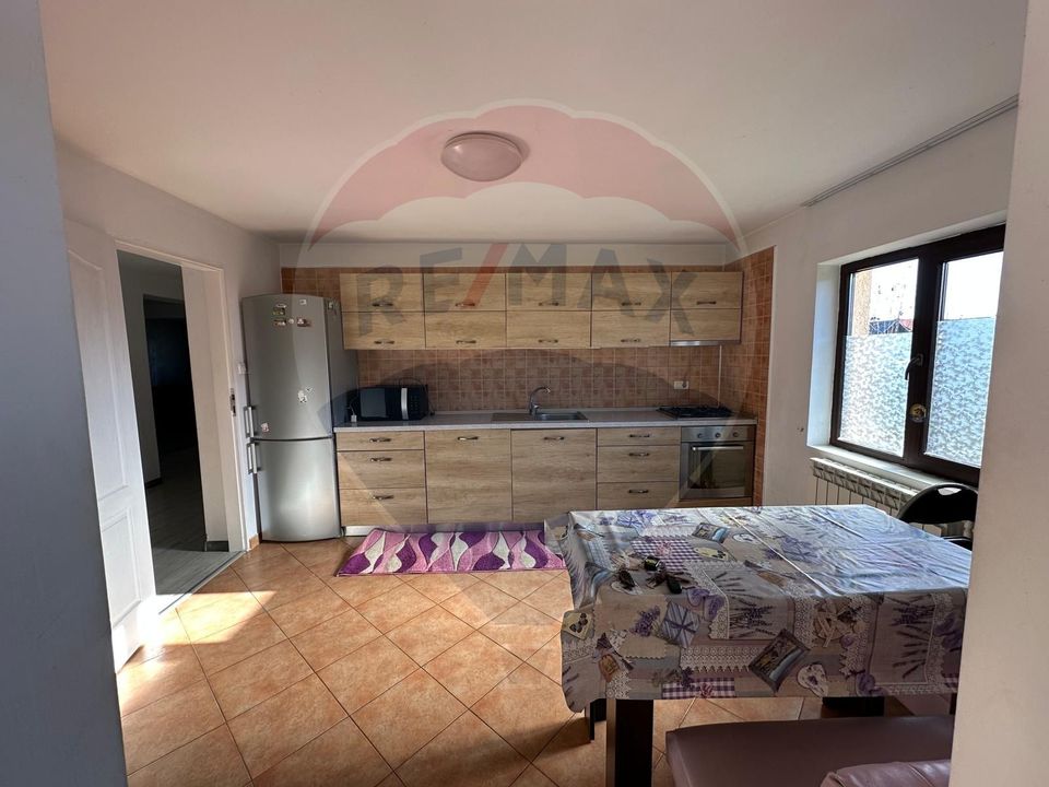 Casă / Vilă cu 5 camere de închiriat