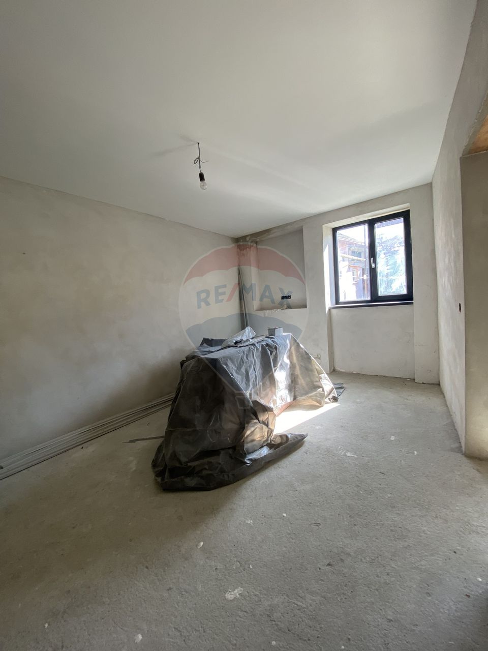 Apartament la casă în zona centrală!