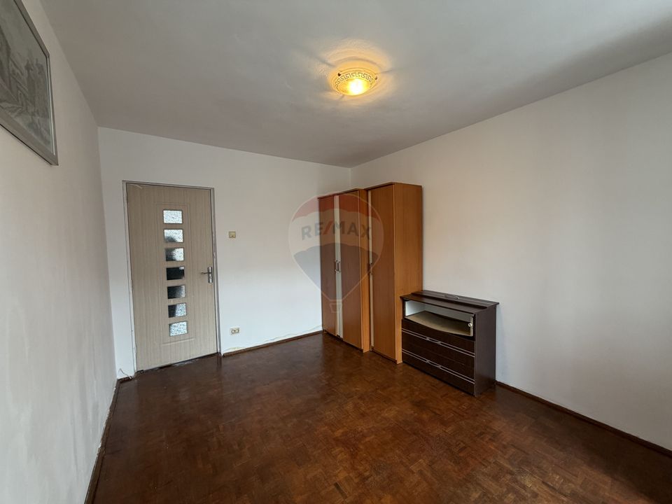 Apartament cu 3 camere de închiriat în zona Giulesti