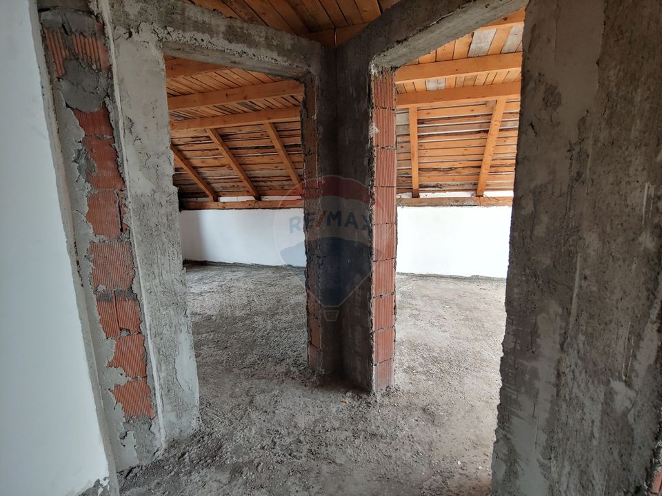 Casă / Vilă individuală cu 560 mp teren, de vânzare în Scheia, Suceava