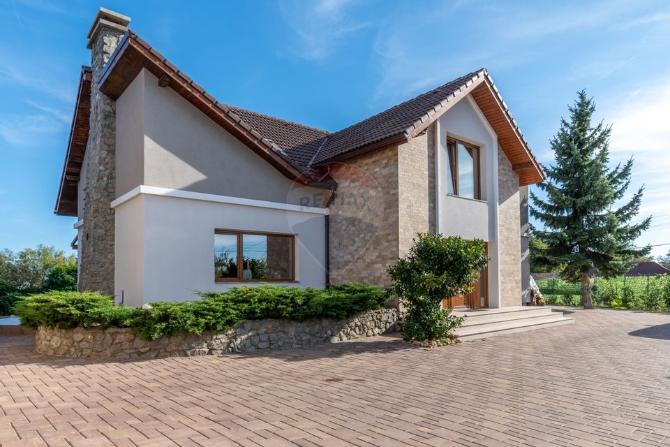 Proprietate exclusivista de vanzare: 2 case | 9 camere | 2000 mp teren